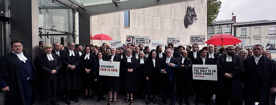Criminal barristers protest at 16 courthouses